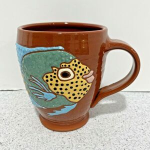 Pritchett & Shelby 1991 Art Pottery Mug redware colorful whimsical fish w/FLAW